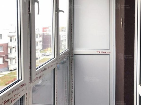 Панорамное остекление с тонировкой нижнего яруса