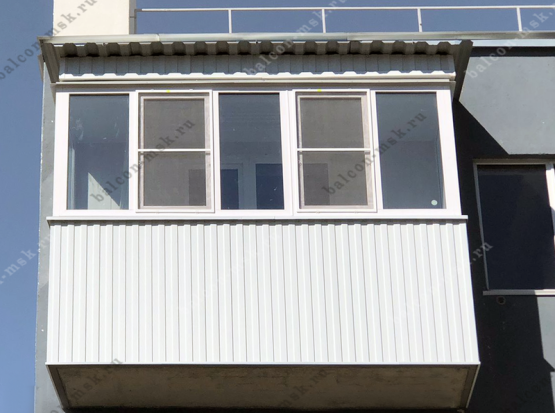 Остекление балкона с крышей в Москве. Фото № 7