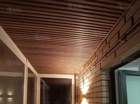 Ремонт французского балкон с отделкой рифленым МДФ и ламинатом  Ремонт французского балкон с отделкой рифленым МДФ и ламинатом