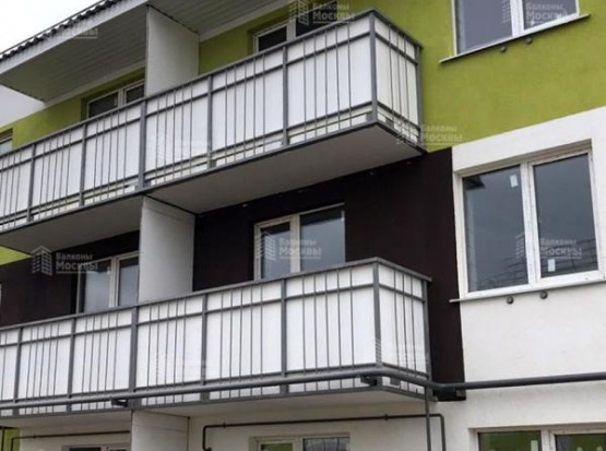 Остекление с тонировкой: Французский балкон с видом на город