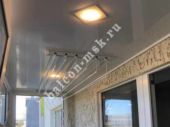 Ремонт П-образного балкона. Остекление и отделка короед