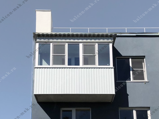 Остекление балкона с крышей в Москве. Фото № 10