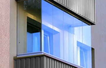 Безрамное остекление балкона