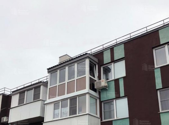 Панорамное остекление с тонировкой нижнего яруса