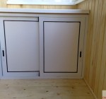 Раздвижной шкаф на балкон из алюминиевого профиля