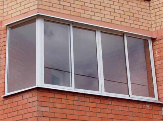Остекление лоджии алюминиевыми раздвижными окнами