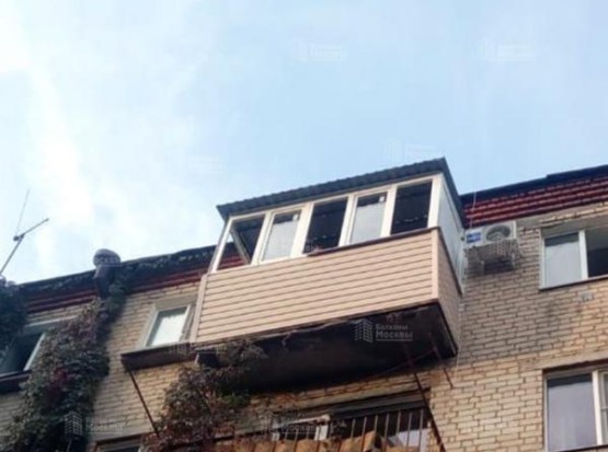 Остекление балкона с расширением по парапету
