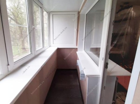 Остекление балкона 3.2х0.75 м с отделкой ПВХ панелями